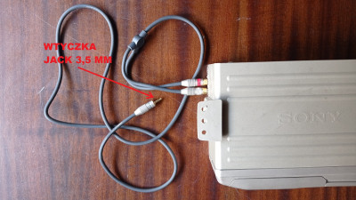 Przejściówka podłączona do wyjść RCA zmieniarki Sony